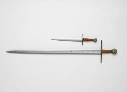 Qué diferencia hay entre espada y daga
