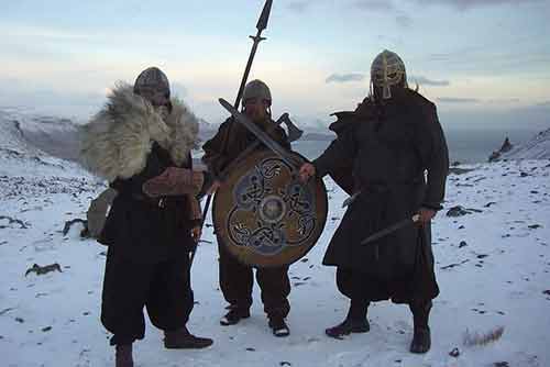 Qué diferencia hay entre nórdicos y vikingos
